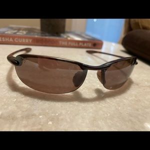 Brown Maui Jim sunglasses with case